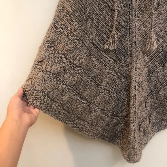 🍁LOFT Cream Knit Bohemian Poncho Sweater XS/S - Picture 2 of 7